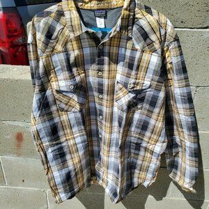 Patagonia 100% Organic Cotton long sleeve button down shirt